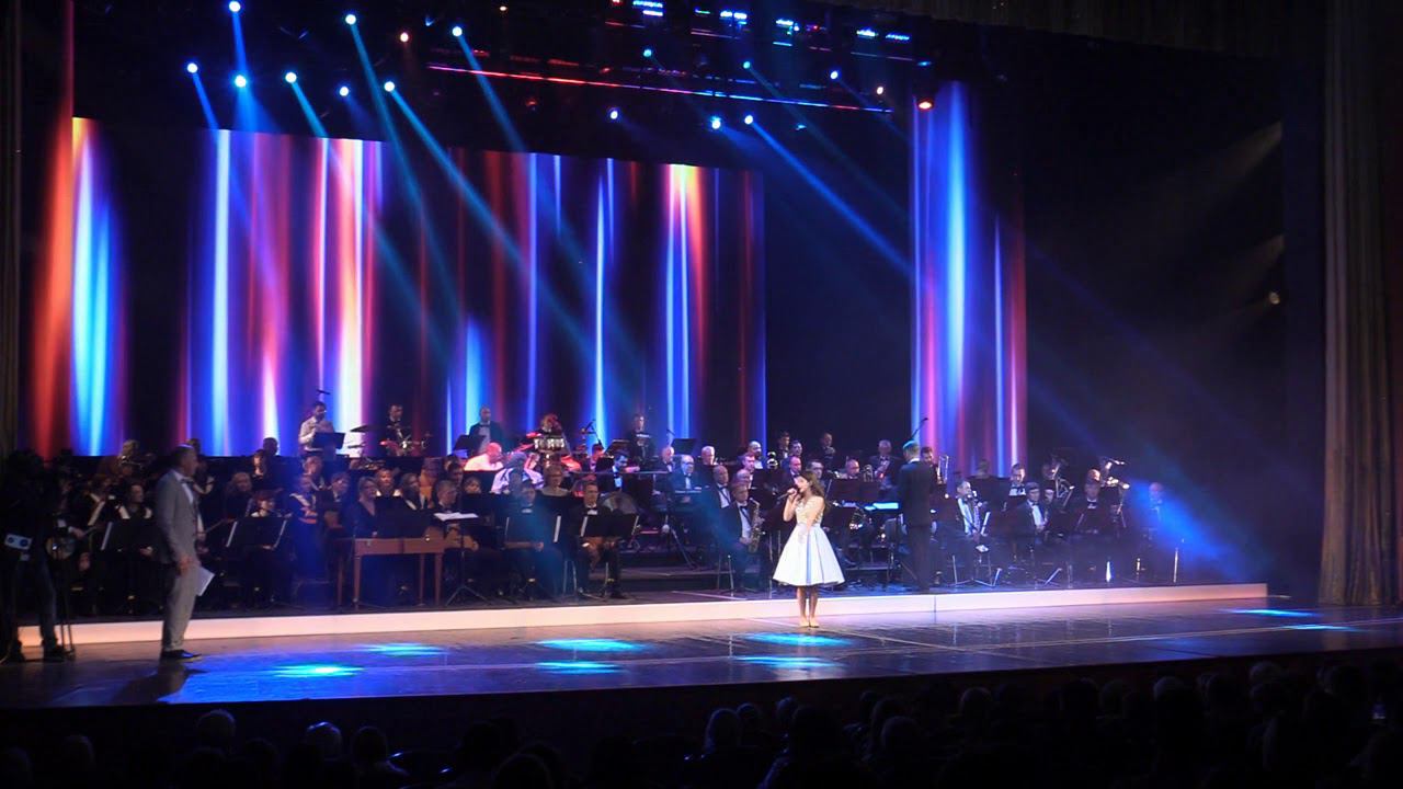 "Don't You Worry 'bout a Thing" смотреть онлайн