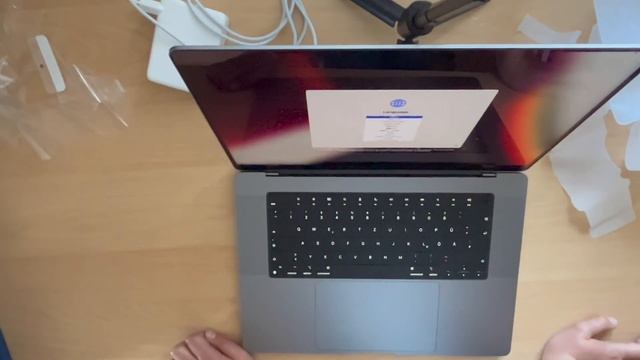 Unboxing des neuen MacBook Pro mit M1 Max смотреть онлайн