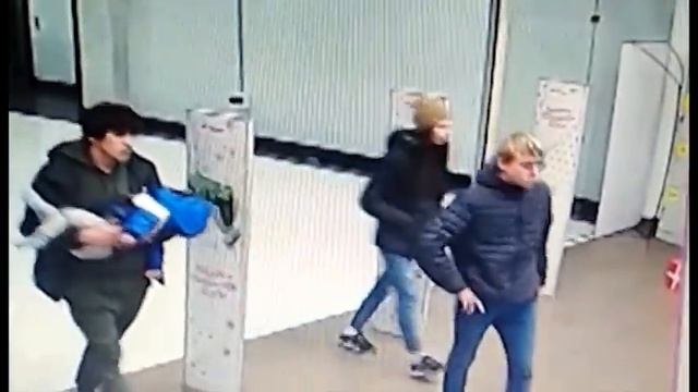 В Туле мужчина украл телефон, используя муляж ребенка смотреть онлайн