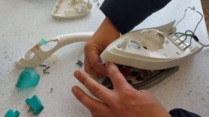 Ремонт утюга PHILIPS отвалилось дно