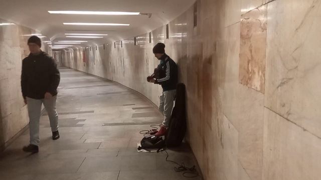Street music: Metallica - Nothing Else Matters Metro Novosibirsk Guitar Instrumental смотреть онлайн