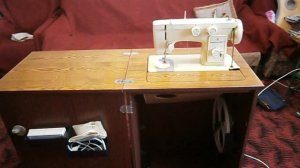 Швейная машинка Чайка 142М