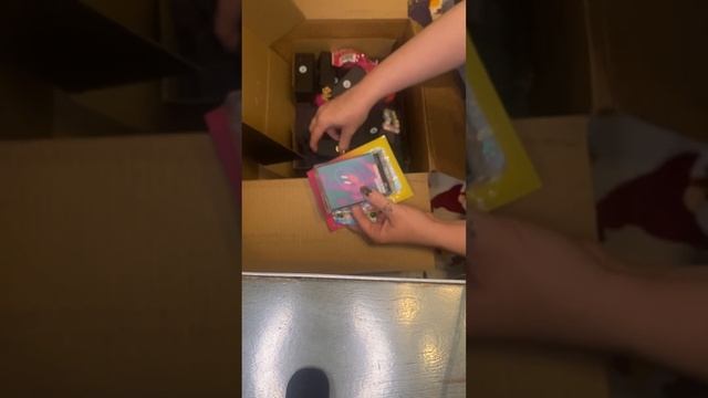 Initial Unboxing of The Indie Mixtapes Winter Advent Calendar смотреть онлайн
