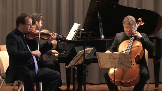 Beethoven piano trio no 2 op 1/2 - 1st movement - JOHANNES-KREISLER-TRIO смотреть онлайн