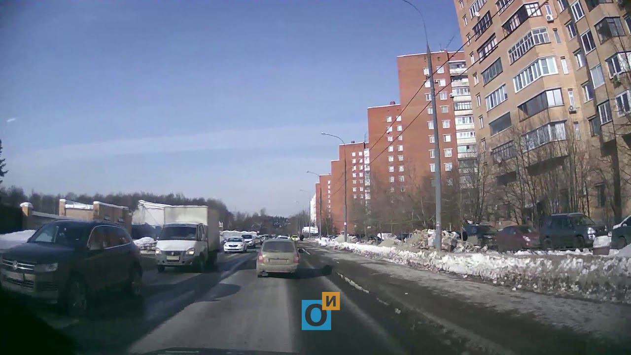 Объезд пробки по тротуару в Одинцово смотреть онлайн