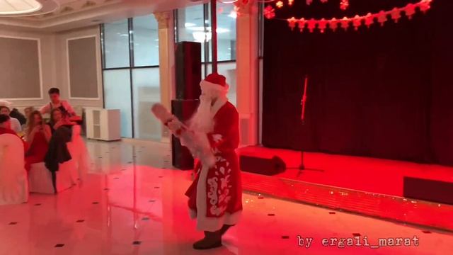 Коорпаратив Дед Мороз со Снегурочкой / Новый Год смотреть онлайн