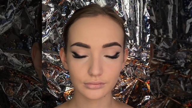 РАСТУШЕВАННАЯ СТРЕЛКА | КАК СДЕЛАТЬ КРАСИВЫЙ МАКИЯЖ 2019 смотреть онлайн