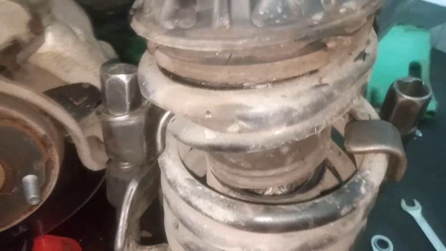 Tutorial Ganti shock absorber depan etios Valco merk kayaba Excel-G смотреть онлайн