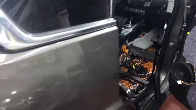 Mitsubishi Outlander шумоизоляция салона кроссовера. Премиальный уровень шумопоглощения в деле! смотреть онлайн