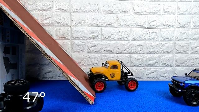 Fms Fcx24 Power Wagon VS Axial  Ford Bronco 1/24 4x4 Mini Rc Car Truck Crawler Super Test