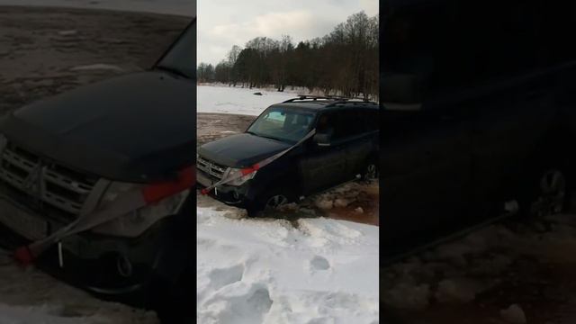 Pajero 4 почти смог , но разулось колесо ? #spb #оффроад смотреть онлайн