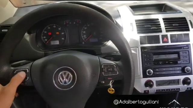 Polo 2003 com volante multifuncional no sistema original Volkswagen смотреть онлайн