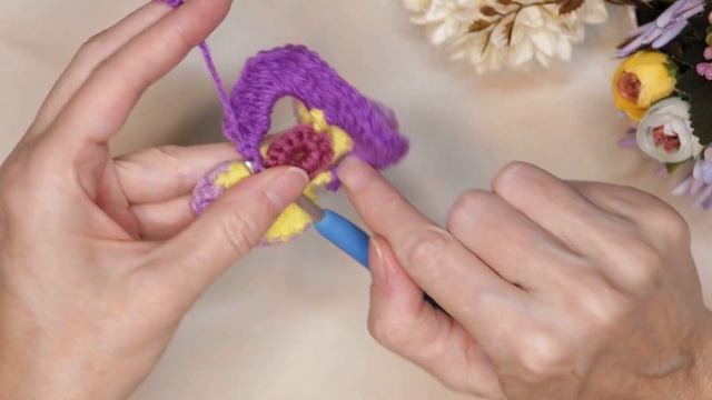AMAZING Pansy Flower Granny Square Crochet! смотреть онлайн