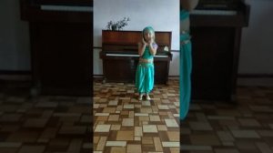 Скольжение головой .восточный танец .Диана
