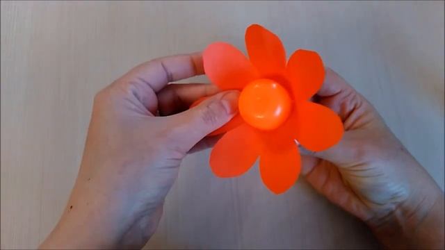 Цветы оригами из бумаги и киндер-сюрприза / Paper origami flowers and kinder surprise смотреть онлайн