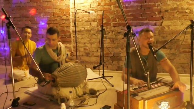 Вайшнава-прана дас, киртан, ноябрь 2018г. #kirtan #krishna #харекришна #киртан #mantras  #chakras