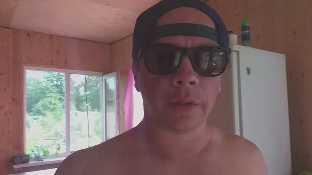 На даче,кирпичи,опалубка.