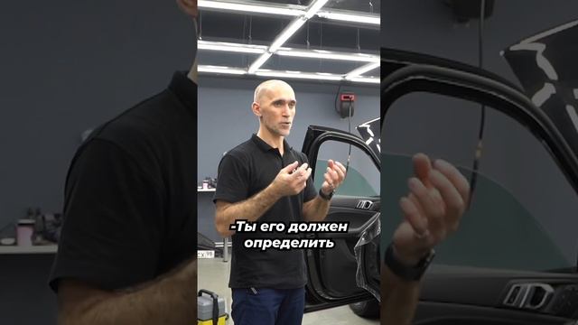 Как убрать воздух из под пленки. Chestnov.pro #shorts #оклейкапленкой #wrapteam смотреть онлайн
