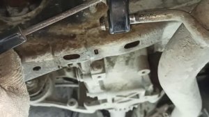 Рав 4 ха30. Замена резинок (крепления ) глушителя.