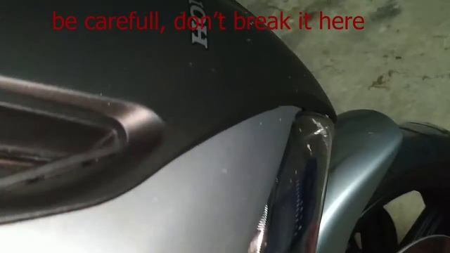 Honda CBF1000FA - side cover removal смотреть онлайн