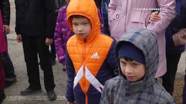 Пожарная команда СУМЗа учила школьников бороться с огнем смотреть онлайн