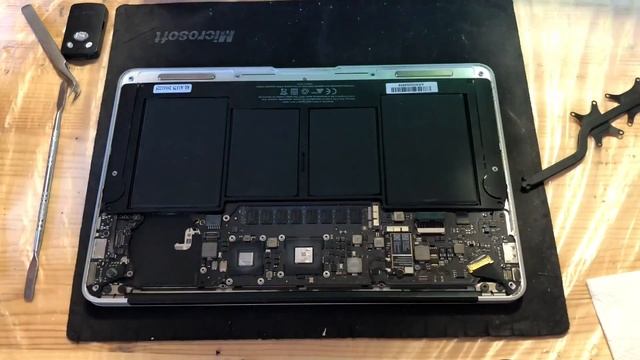Замена термопасты MacBook Air 11” Late 2010 A1370 смотреть онлайн