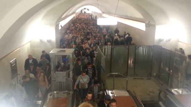 Traffic jam on moscow subway смотреть онлайн