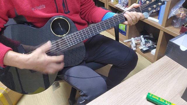 CARBON FIBER Guitar Unboxing and First Impressions - Enya X4 PRO mini 2023 смотреть онлайн