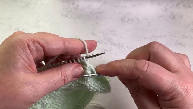 Бантики из вытянутых протяжек. Вяжем спицами без схемы. Lattice pattern knitting. смотреть онлайн