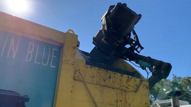 Winter: AutoCar ACX Heil DuraPack Python On Post Christmas Trash смотреть онлайн