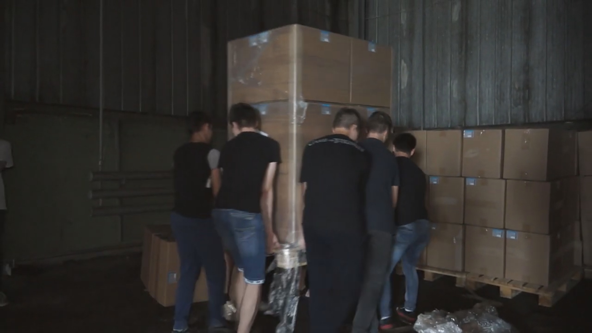 Разгрузка масок и антисептиков смотреть онлайн