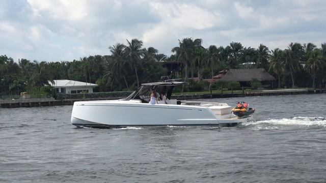 Haulover Beach Inlet Vs The Miami River / What's your favorite location? смотреть онлайн