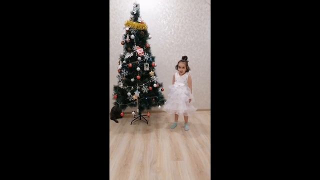 Рассказала стихотворение на новый год 2022 смотреть онлайн