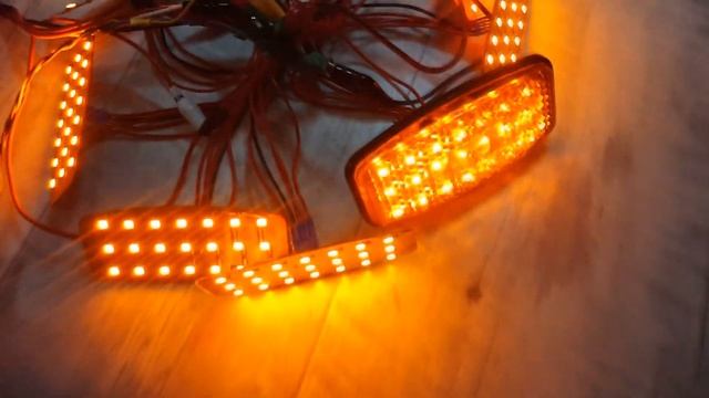 Универсальные боковые габариты, бегущий поворотник + стробоскоп