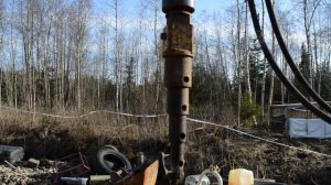 закручивание свай мини экскватором