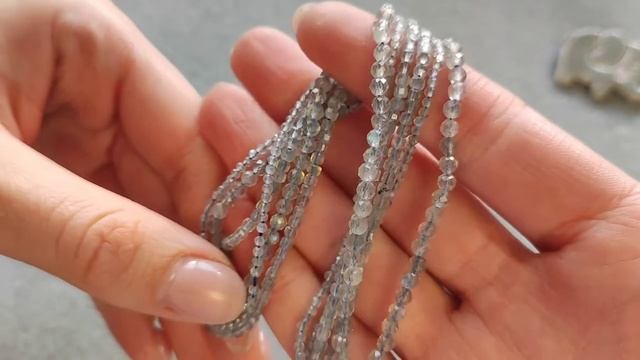 Какие натуральные камни для создания украшений я купила в ТЦ Севастополь (видео от 04.05.2022 г.) смотреть онлайн