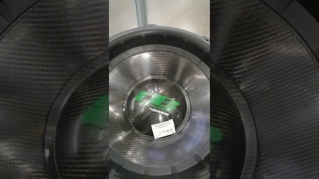 Bass (Show Effects illusion) смотреть онлайн