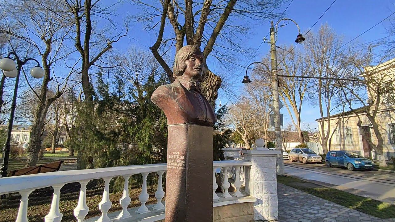 Евпатория 2024. Прогулка по самой психоневрологической улице. Улица Гоголя, Театральная площадь. смотреть онлайн