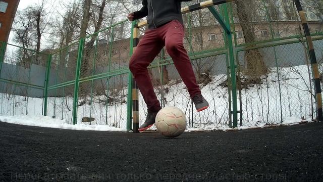 10 Самых простых упражнений для развития техники и контроля мяча в футболе! Для новичков!(с нуля!) смотреть онлайн