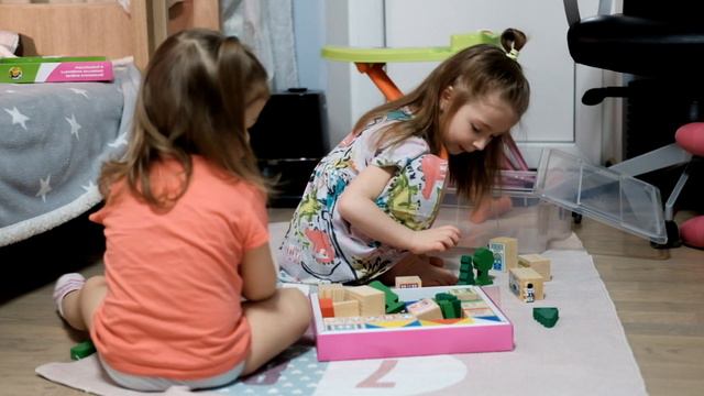 Полина, Майя и деревянный город смотреть онлайн