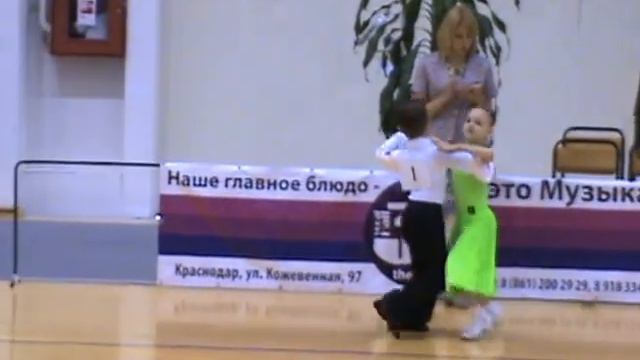 Валиахметов Ярослав - Валиахметова Анастасия (квикстеп) смотреть онлайн