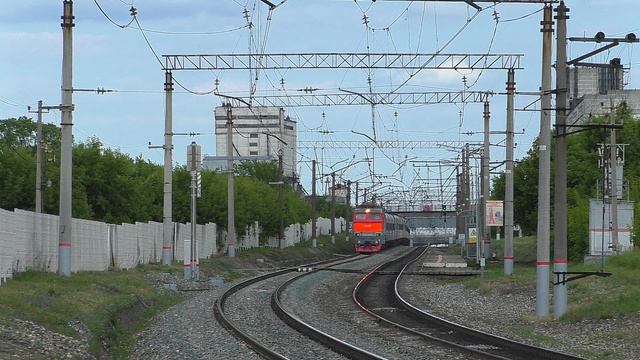 ЧС2Т-1062 со скорым поездом Орск - Москва и приветливой бригадой смотреть онлайн
