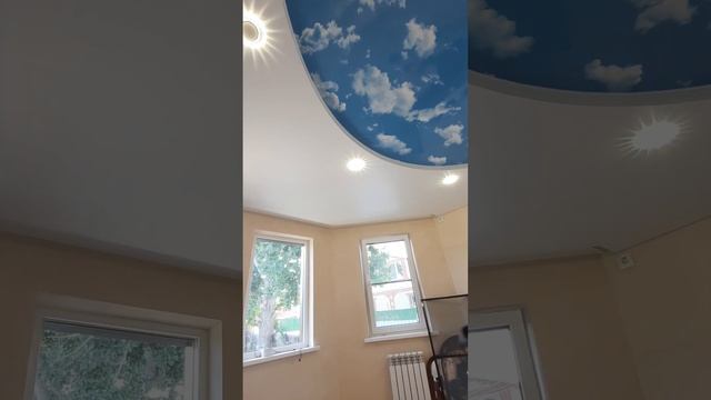 натяжной потолок, двух уронывый потолок с небом, в начале видео не поняли что идет съёмка) смотреть онлайн