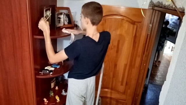 ? Еженедельная уборка. Вытираем пыль в комнате ?.Где был 3 недели?! ? смотреть онлайн