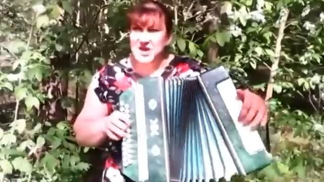 шикарная игра на гармоне смотреть онлайн