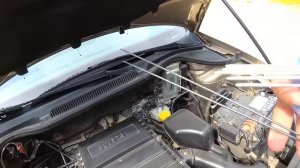 Провисание утеплителя капота VW Polo | Что можно придумать? - Показываю