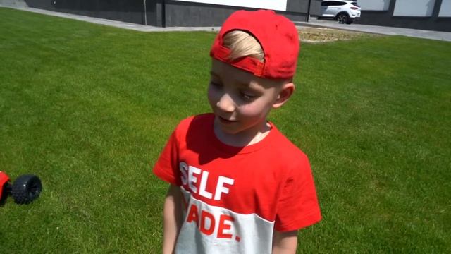 ГОНЯЕТ 100км/час...НОВАЯ машинка на управление за 1К$. смотреть онлайн