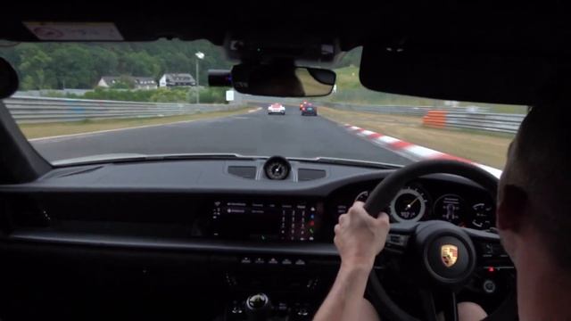 Porsche 911 992 GT3 vs 991 GT3 RS Touristenfahrten Nurburgring смотреть онлайн