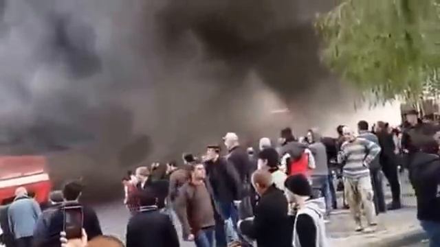 В Батуми взорвался склад с новогодними фейерверками 07/12/2014 смотреть онлайн