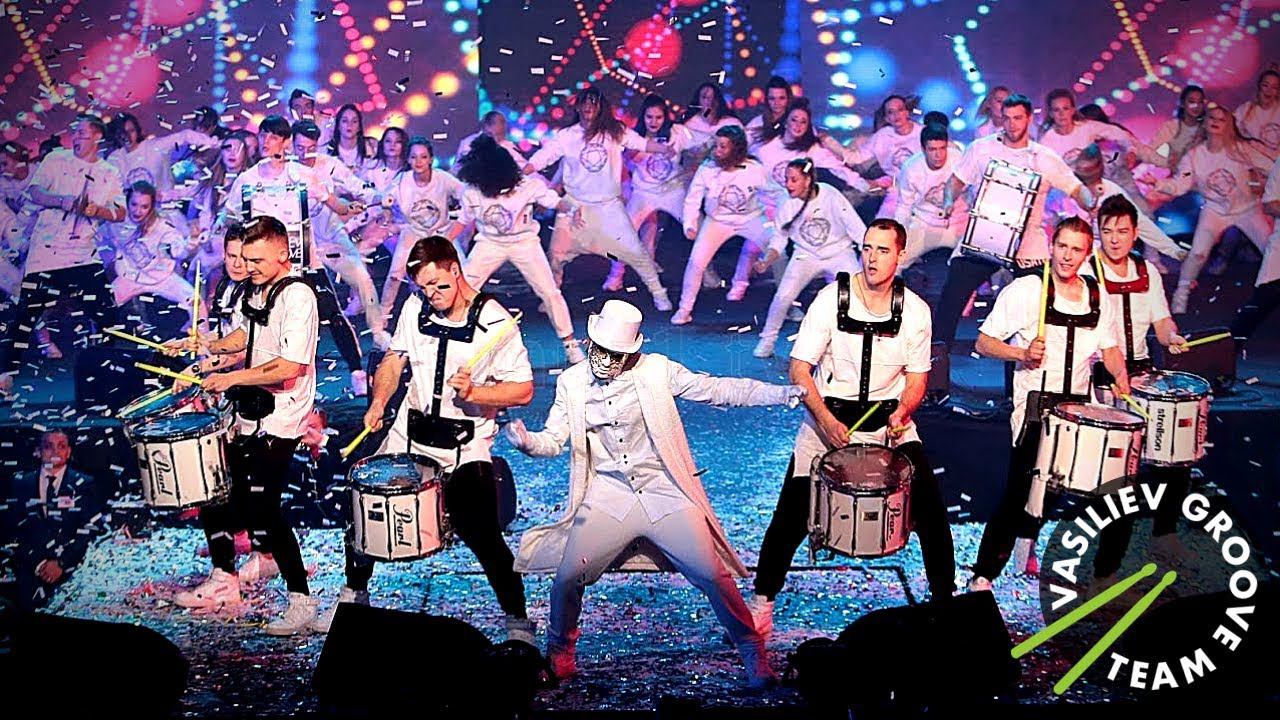 Шоу барабанщиков Васильев Грув / Vasiliev Groove на #SnowПати2 / Музыка первого / Барабанное шоу смотреть онлайн